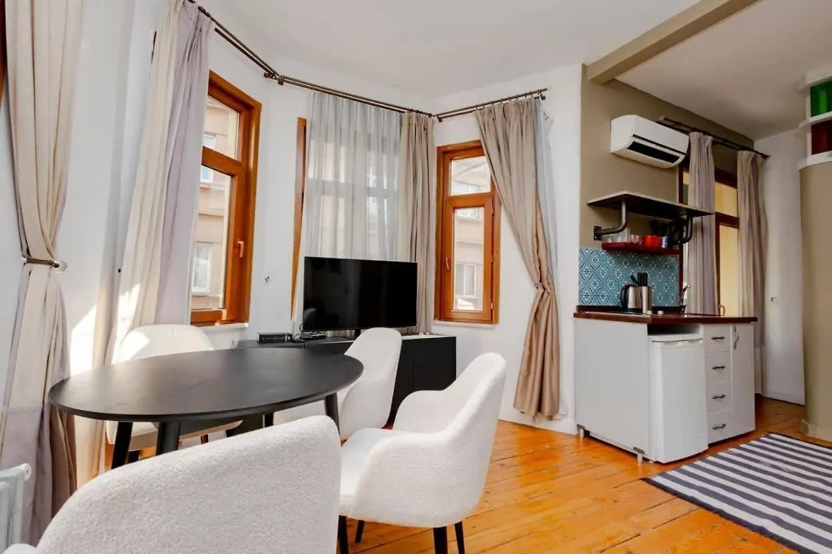 Exclusive House With 2 Apartments Including 4 Bedrooms And 4 Bathrooms In Total Istanbul Türkei
