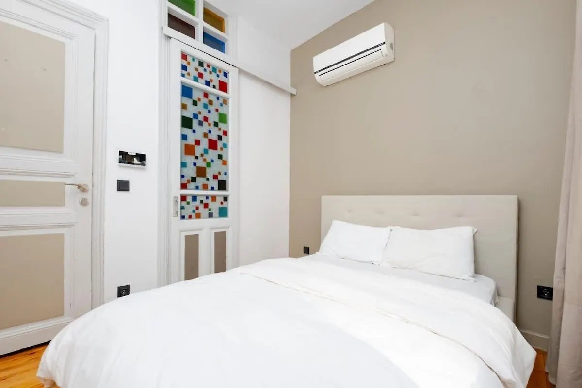 Exclusive House With 2 Apartments Including 4 Bedrooms And 4 Bathrooms In Total Istanbul 0*,  Türkei