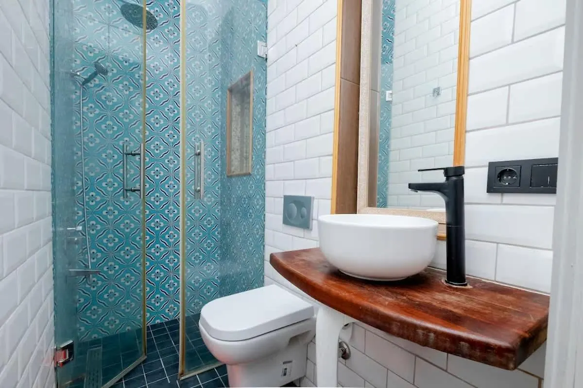 Exclusive House With 2 Apartments Including 4 Bedrooms And 4 Bathrooms In Total Istanbul 0*,  Türkei